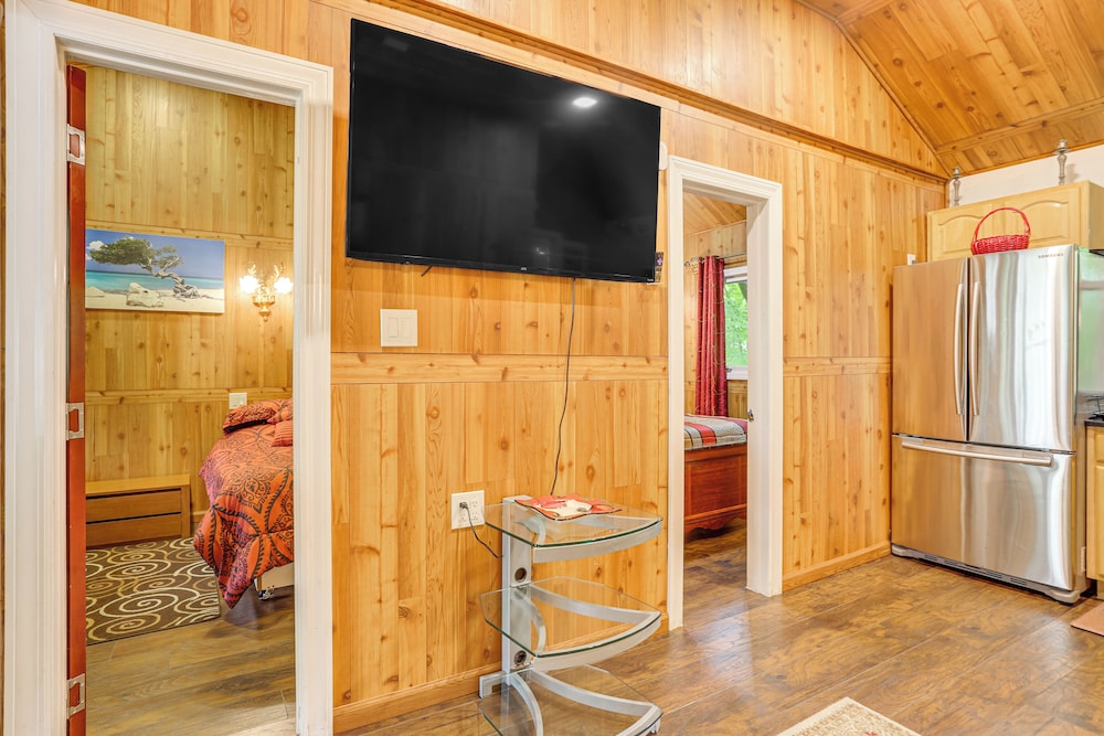 5 Mi to Monticello Raceway: Cabin w/ Pool Access!
