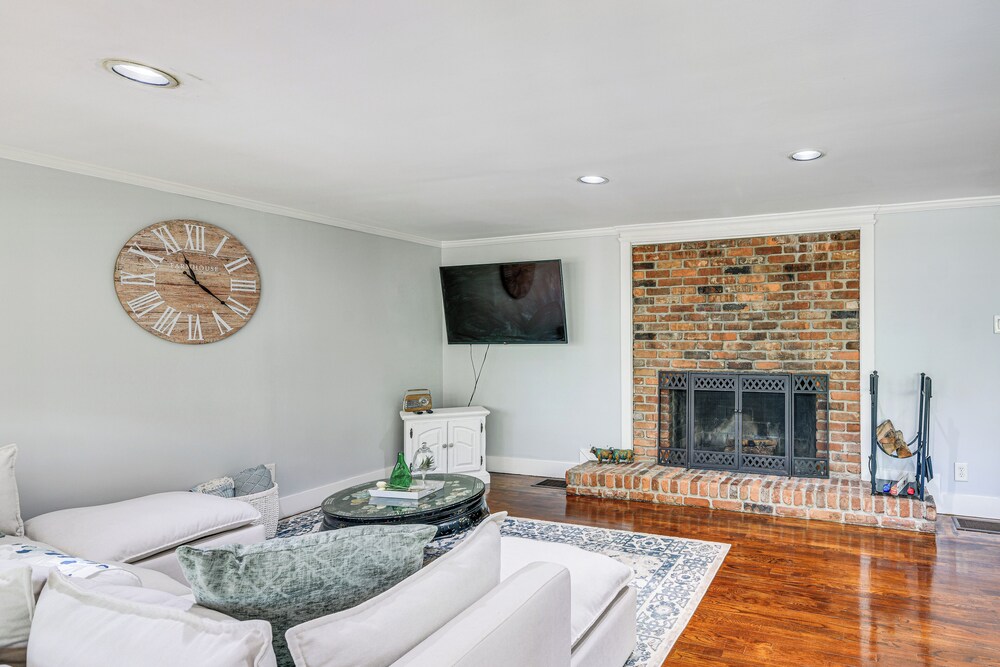 Pool & Deck: Pond-view Getaway in Newnan!