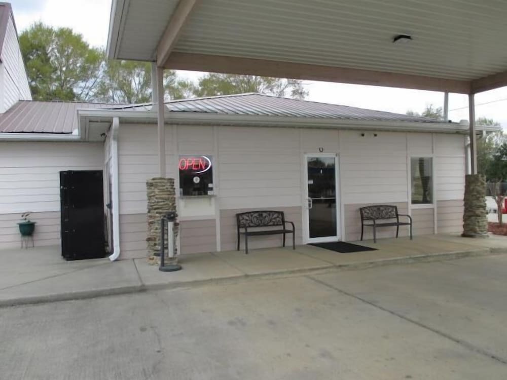 Royal Inn Taylorsville - Property Image 2