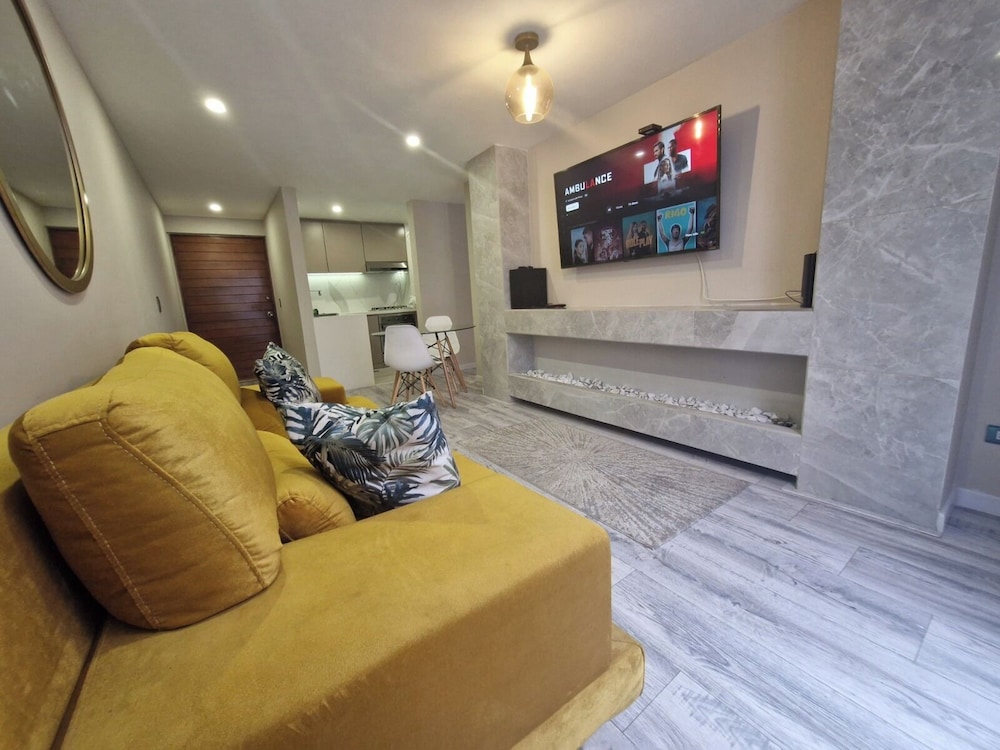 Warm fireplace and Patio - Smart TV
