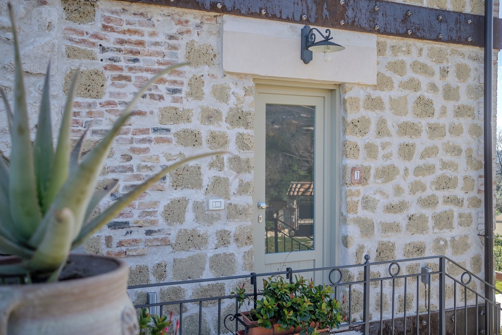 Casale nel Verde con Piscina e Vista