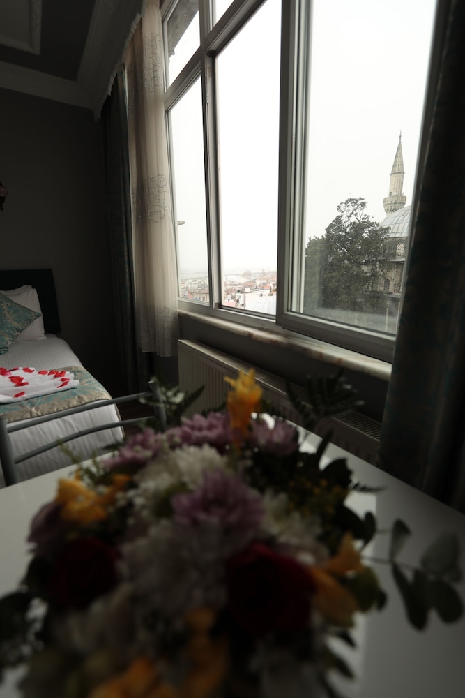 White Pearl Apart - Image 7