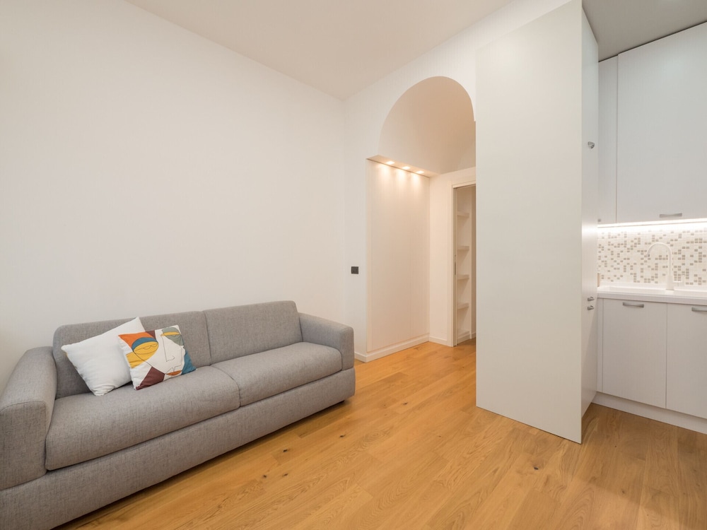 Isola-Garibaldi newly renovated 1 br by Rentopolis