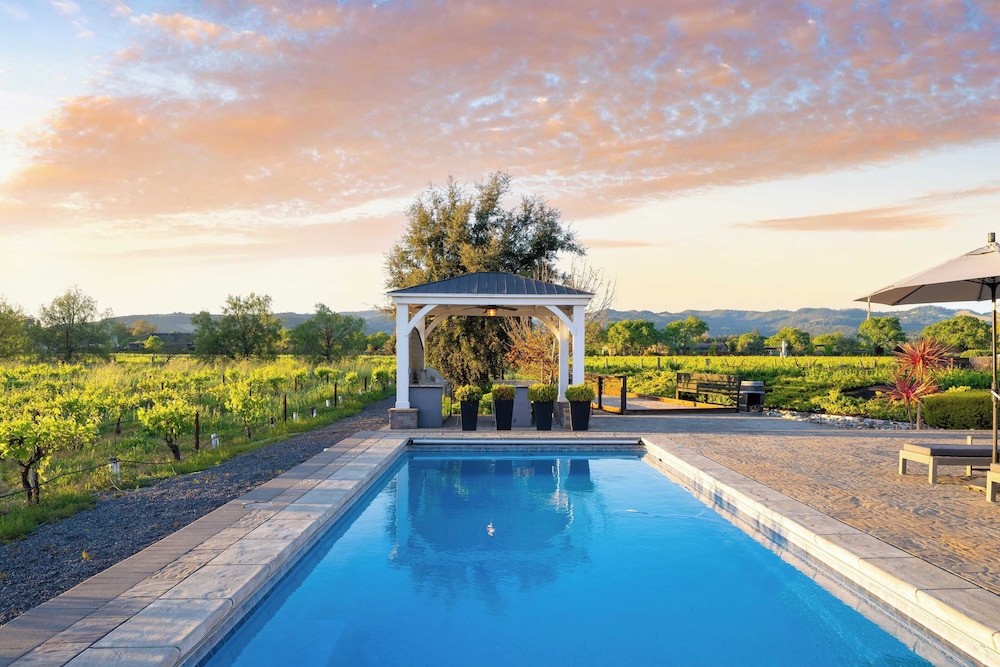 Chic Sonoma Oasis w/ Pool, Bocce, Hot Tub + Minutes to Downtown