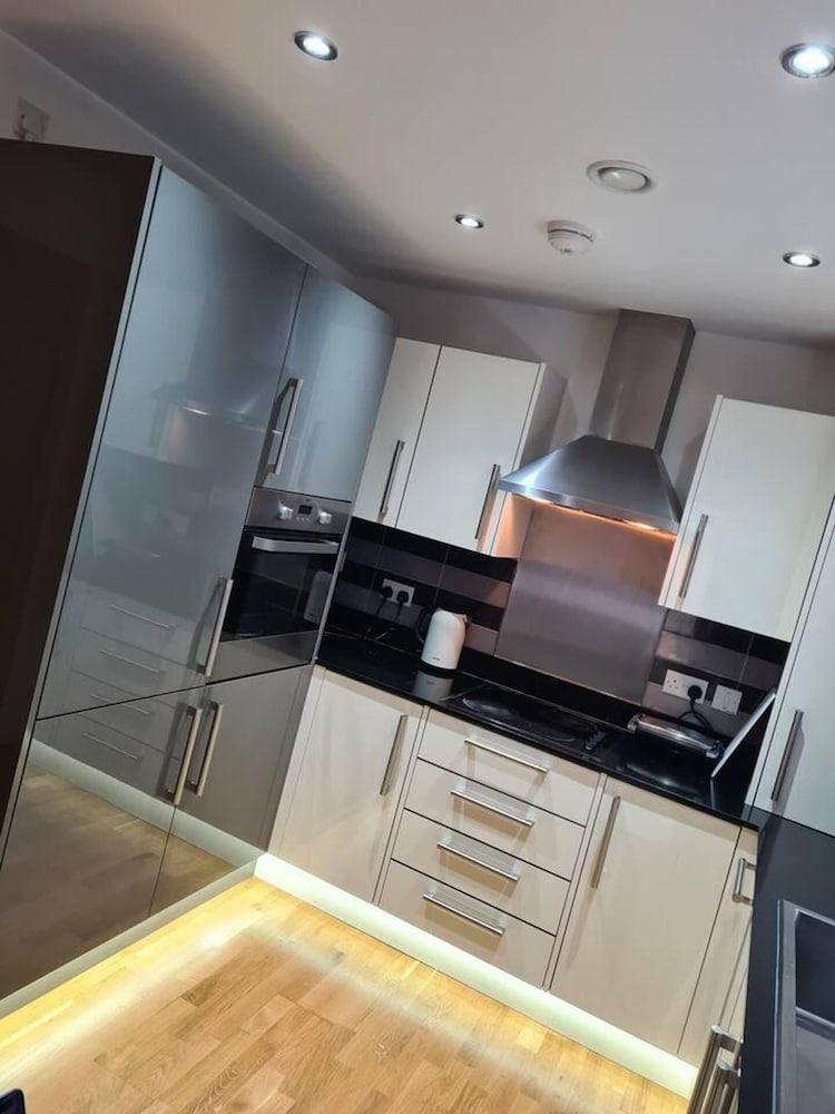 1-bed Apartment - Sleeps 3 - Parking - Wifi