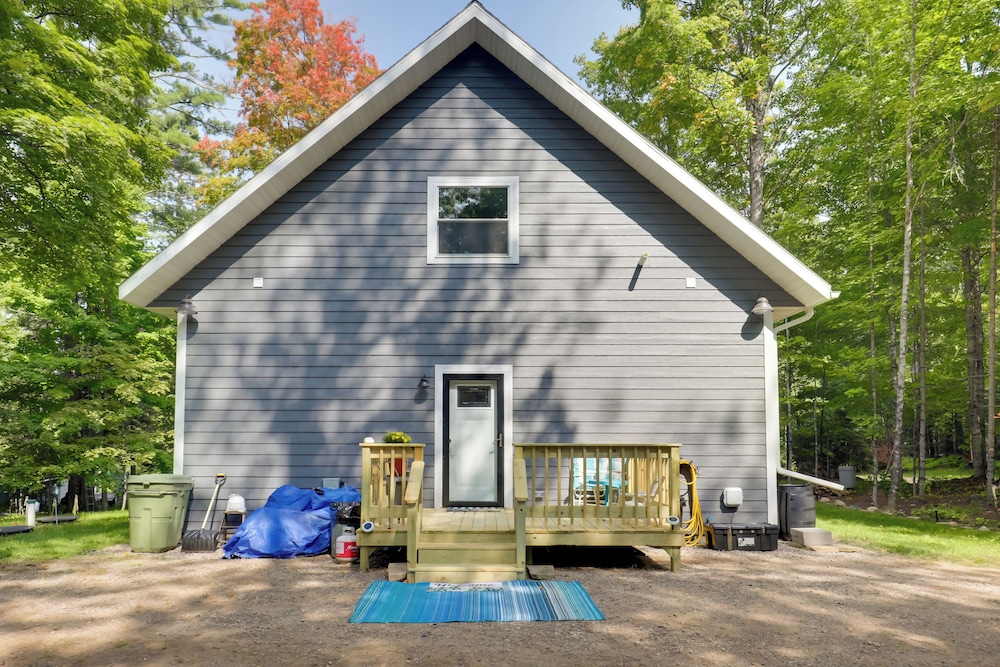 Paddle, Play & Relax: Home w/ Pioneer Lake Access!