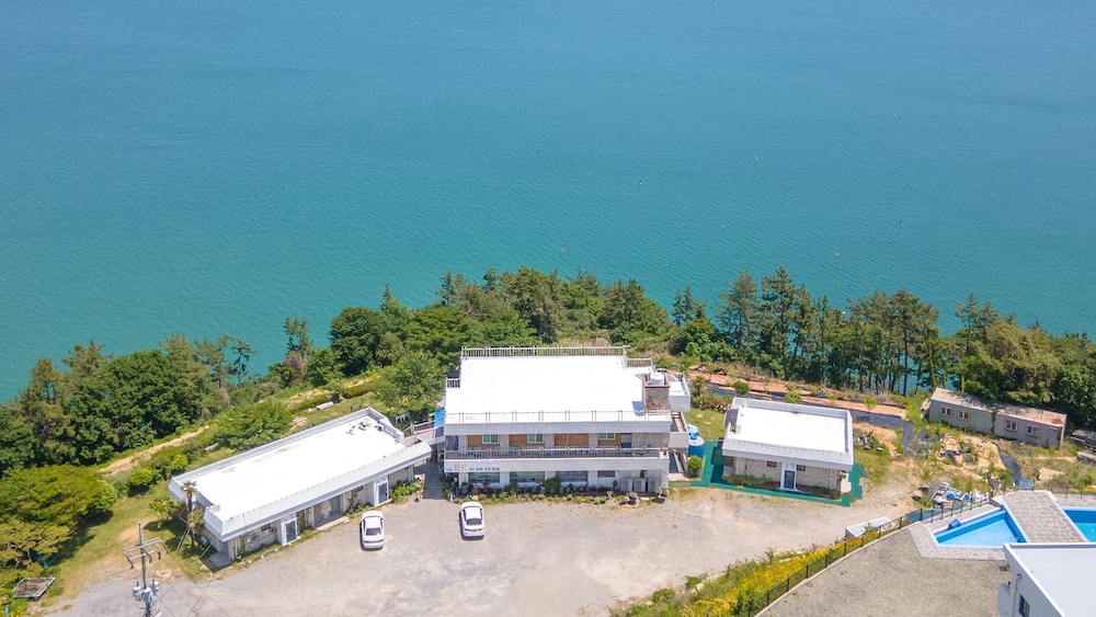 Yeosu Rebeu Ocean View Pension view 3