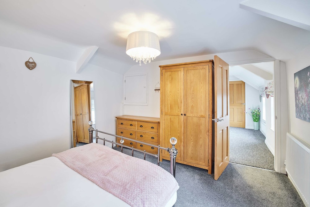 Host Stay Anvil Cottage
