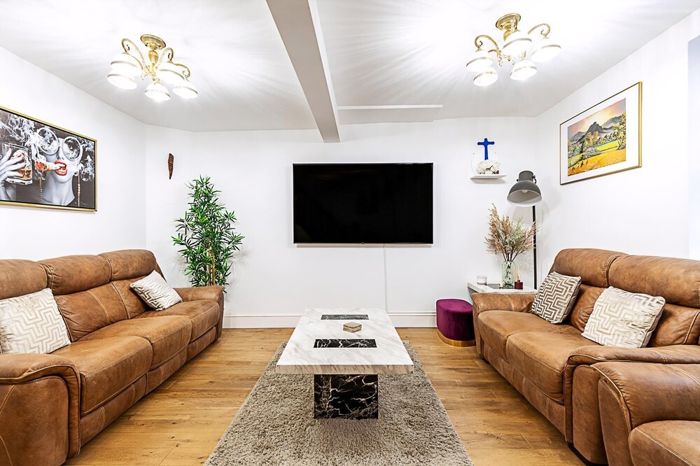 Spacious 4-bed House Near Liverpool St