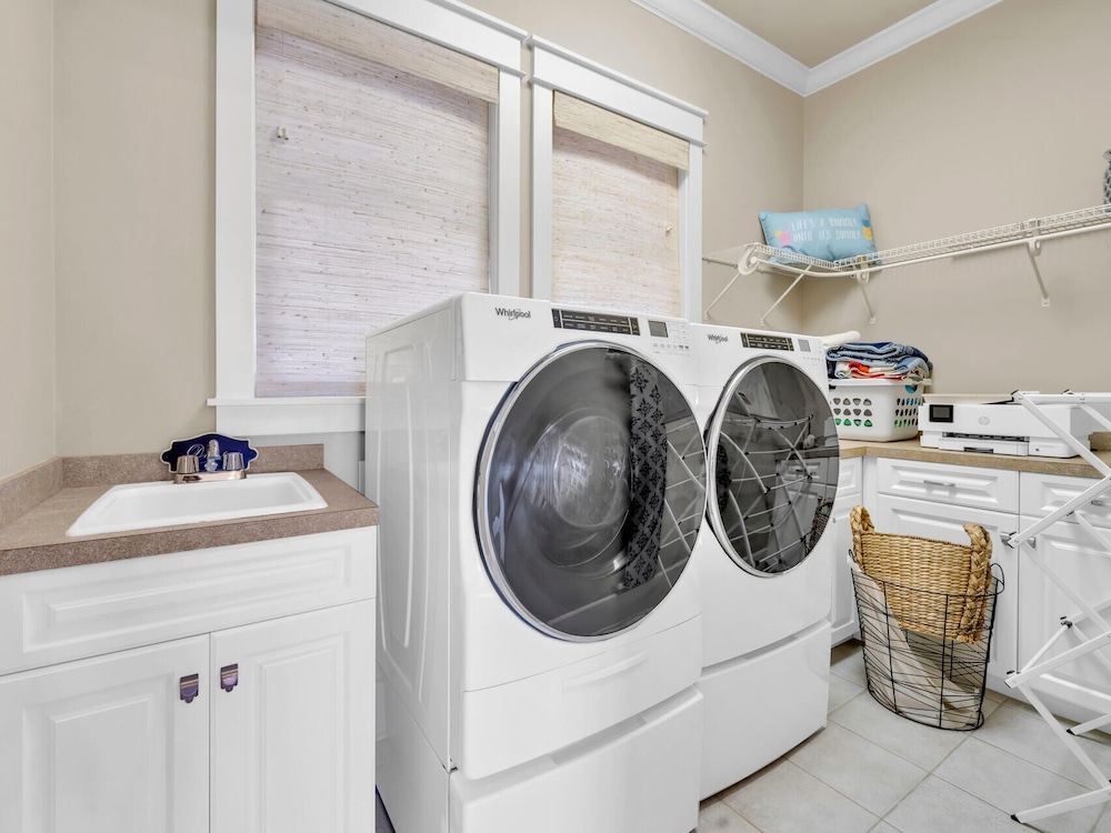 4BR Beachfront Home With Hot tub & Private Beach Access!
