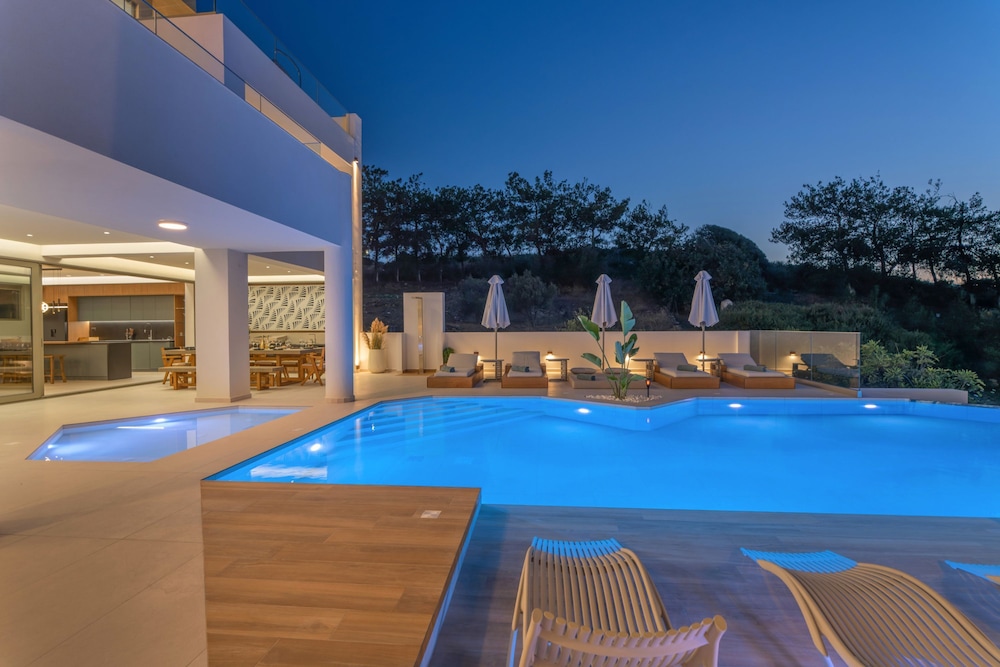 Luxurious Villa Selestine - With Private Pool