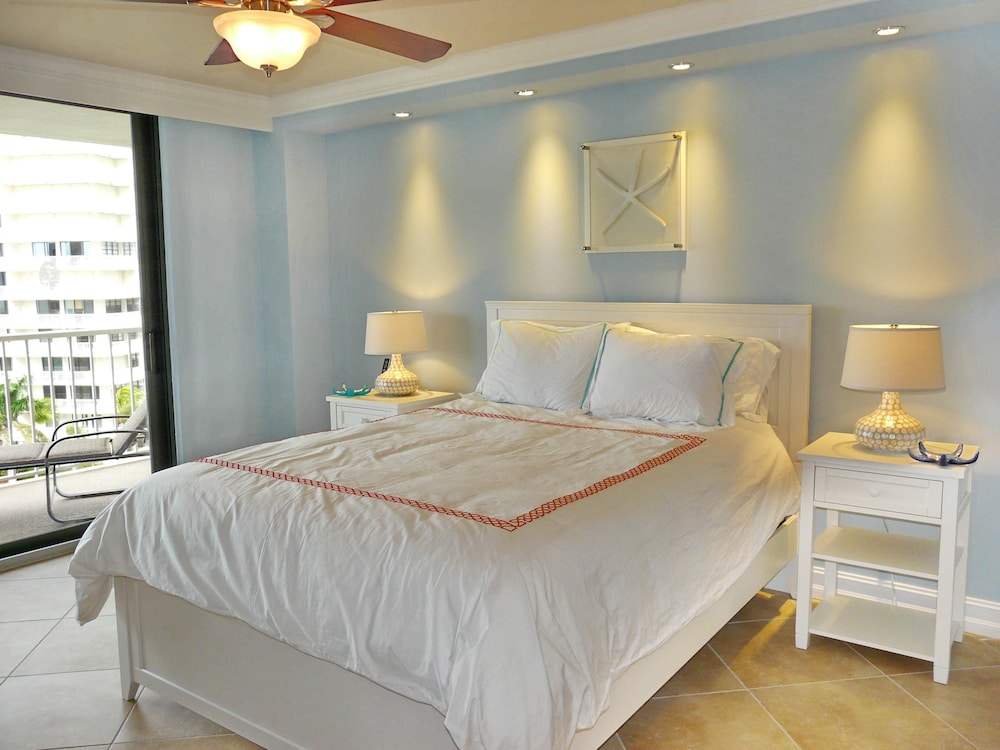Beachfront Condo With Pool and Dazzling Ocean View view 4