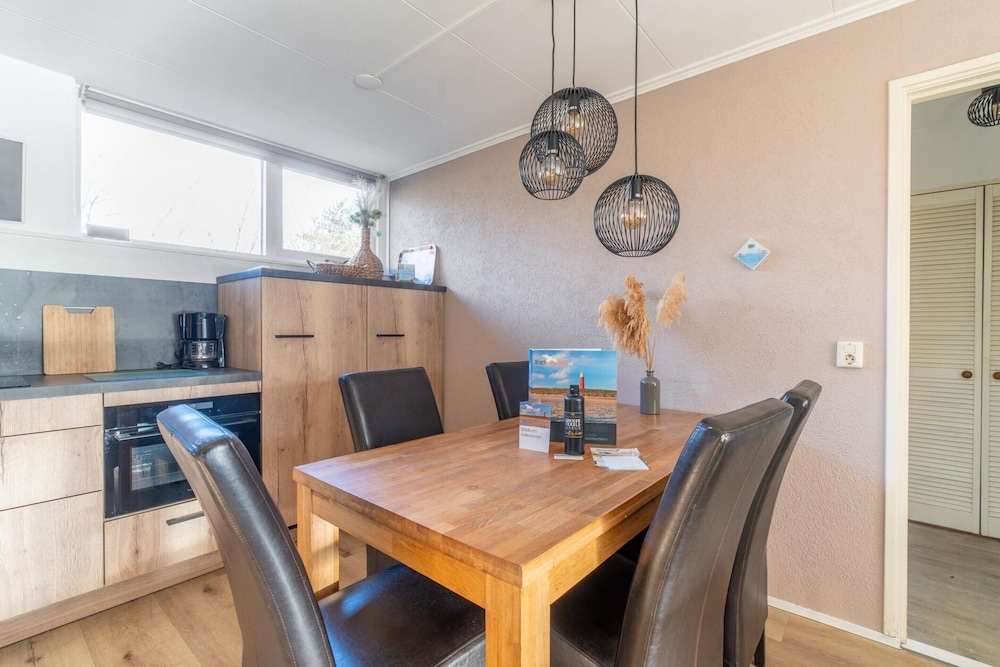Tastefully Furnished Detached Bungalow for 5 People