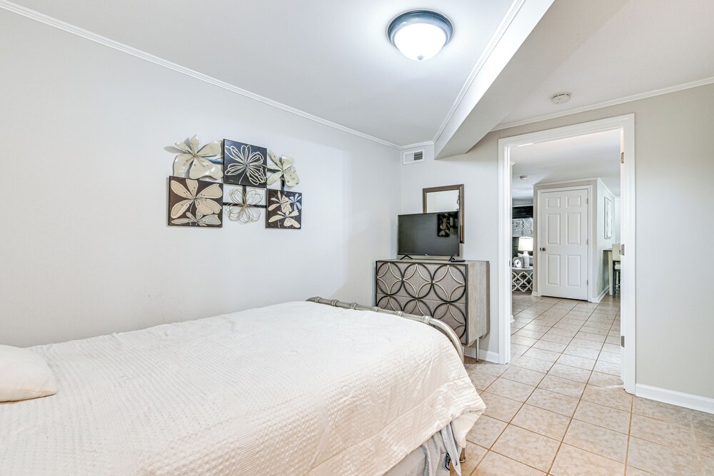 3 Mi to Dtwn: Hickory Home Base w/ Patio!