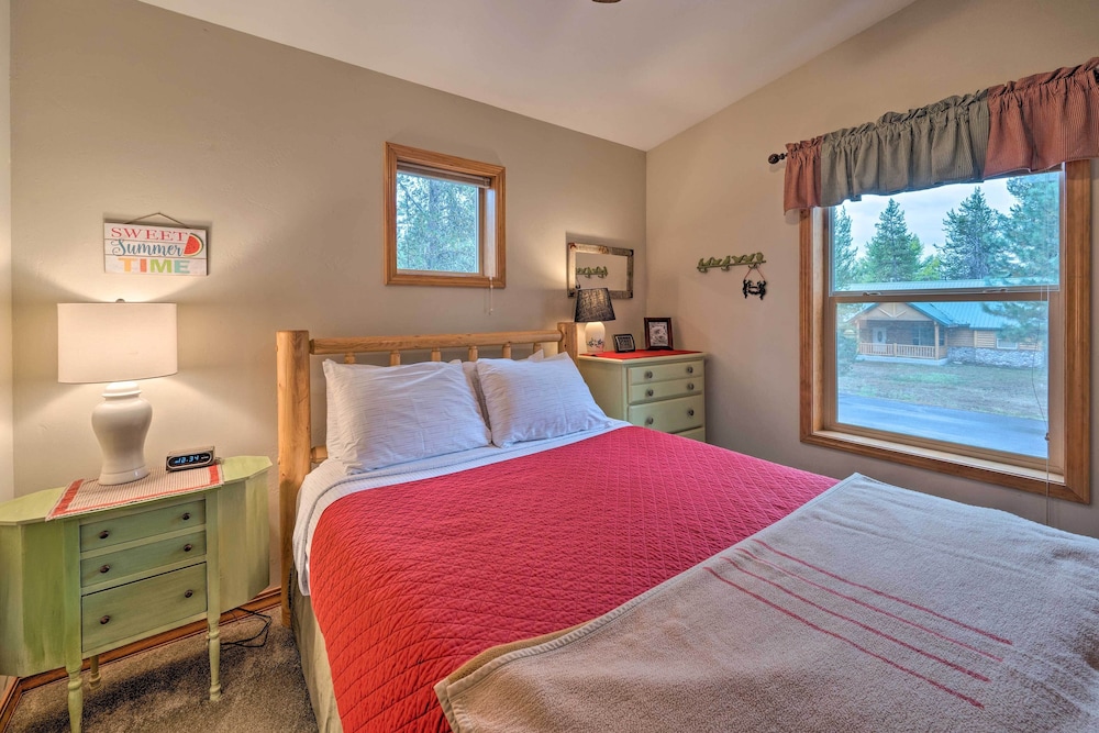 Rustic Mccall Cabin w/ Private Hot Tub & Deck! view 3