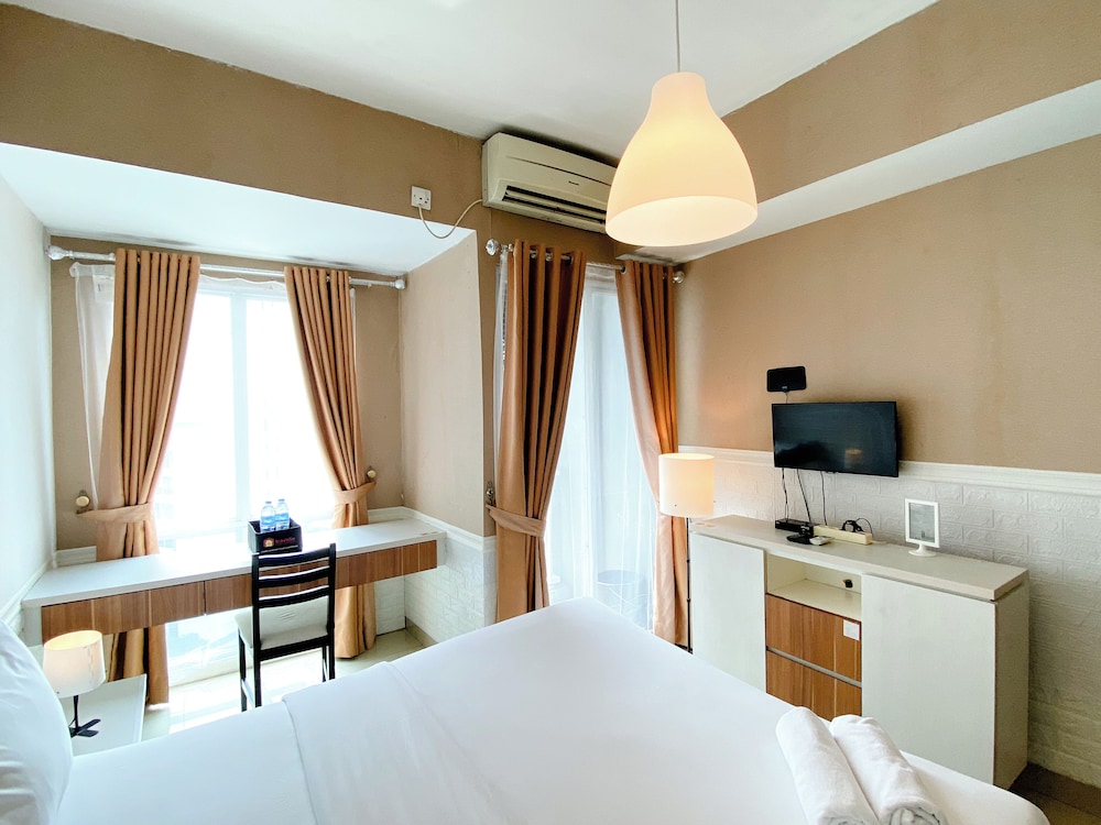 Good Deal And Restful Studio Grand Dhika City Apartment