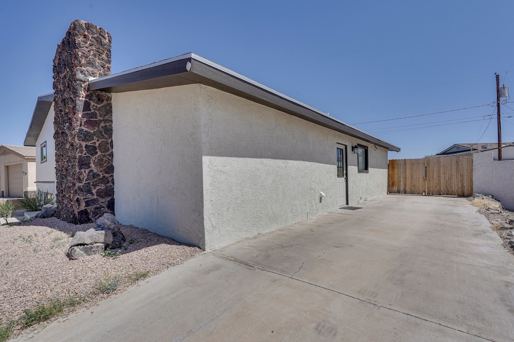 Pool, Game Room, Hot Tub: Lake Havasu City Oasis!
