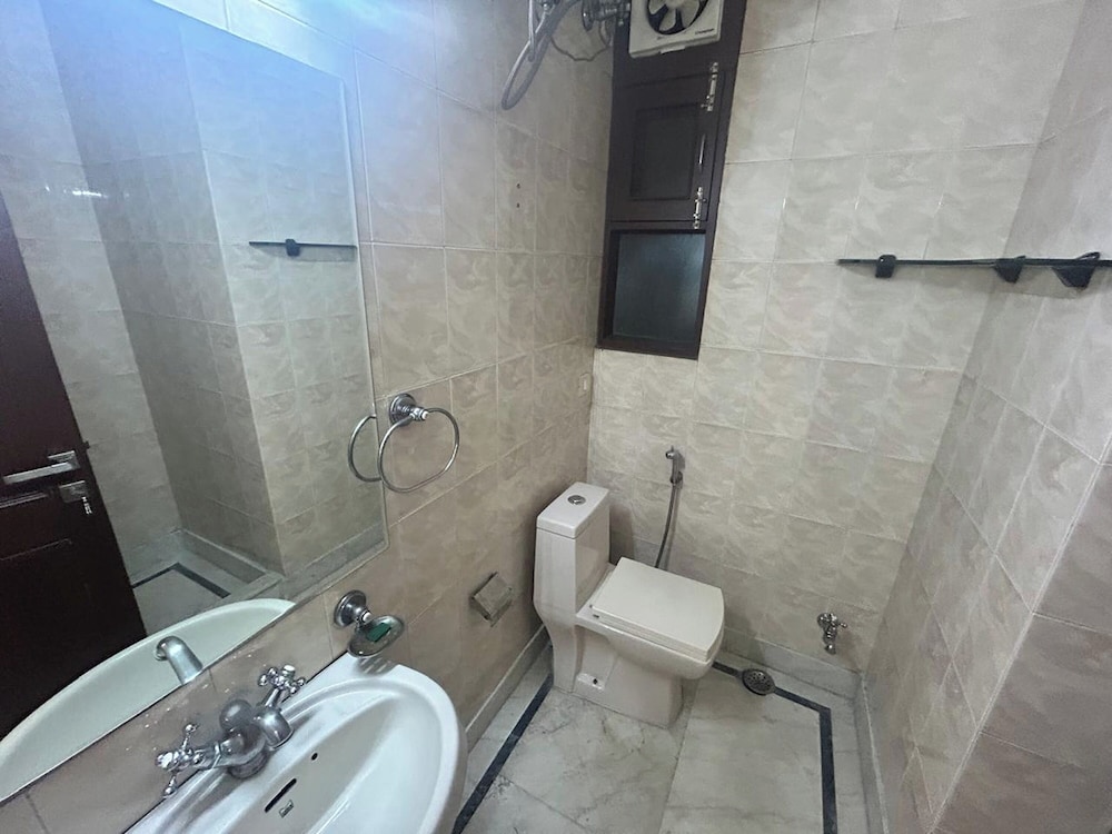 Metrolink Apartment & Suites-Green Park