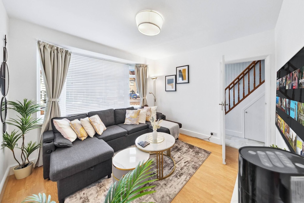 Spacious 3 bd Garden M25, Free Parking,bluewater