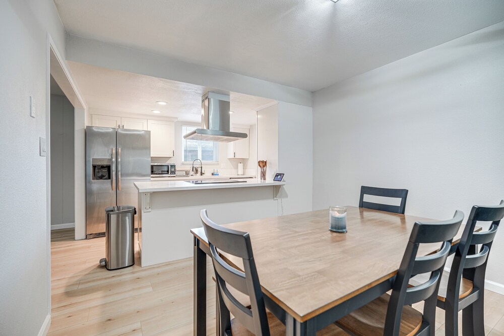 4 Mi to San Joaquin River: Remodeled Home w/ Patio