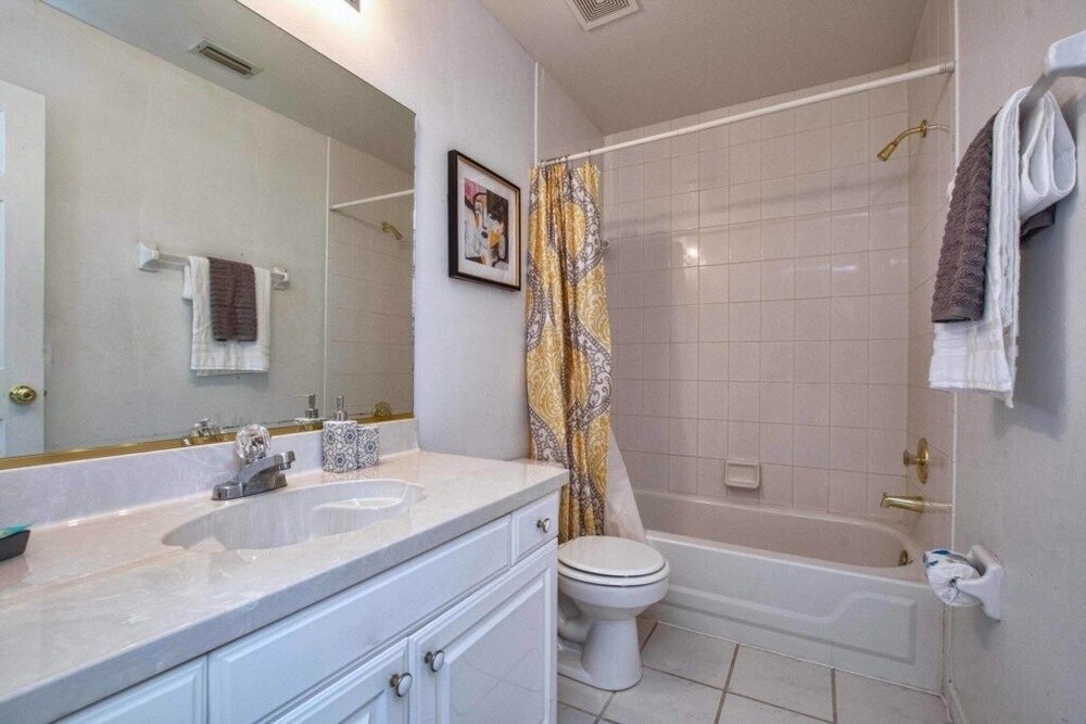 Beautiful Waterfront Home Close To Disney!large Spacious Layout, Pool & Wifi 4 Bedroom Home