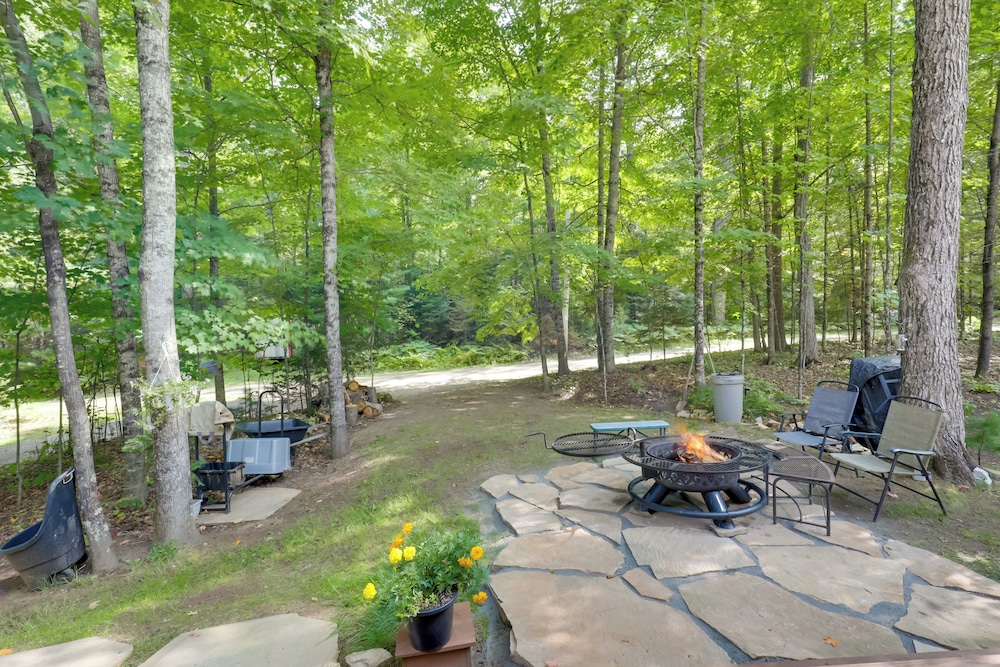 Paddle, Play & Relax: Home w/ Pioneer Lake Access!