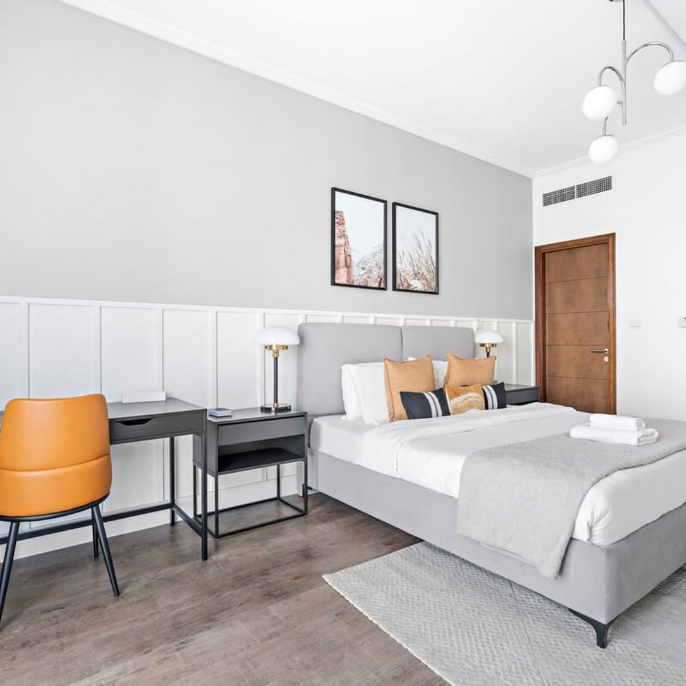 Silkhaus High Floor in Southridge Modern Tower
