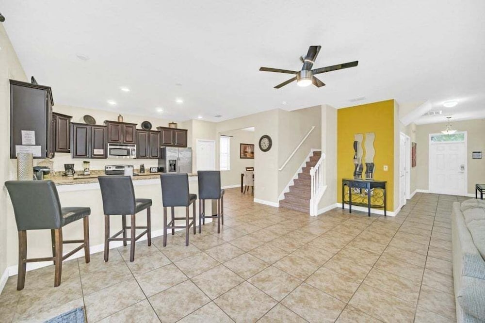 Incredible Pool Spa & Game Room Private Home! 6 Bedroom Villa
