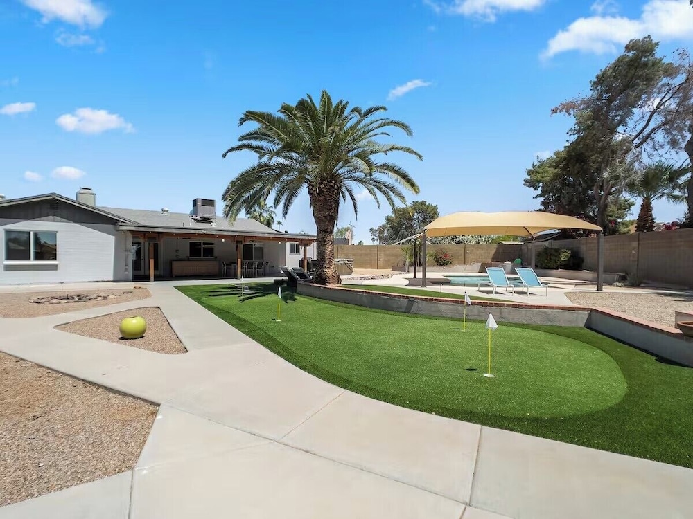 Chandler oasis with pool & hot tub
