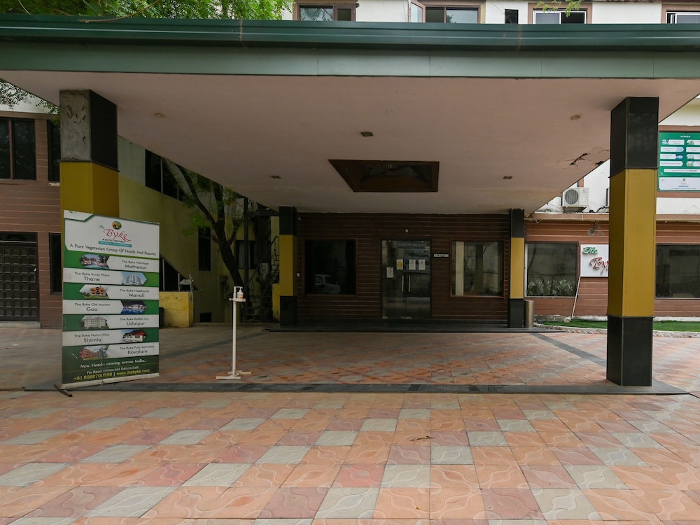 The Byke Grassfield Resort With Outdoor Pool, Shyam Nagar