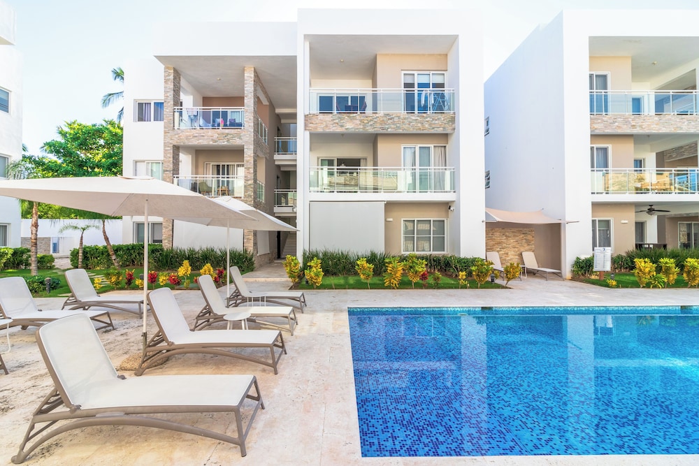 Modern 2BR Apartment - Paseo del Mar