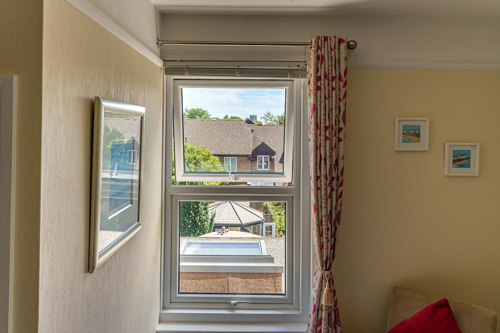 Christchurch Vacations - Stour Lodge Guest House - Property Image 3