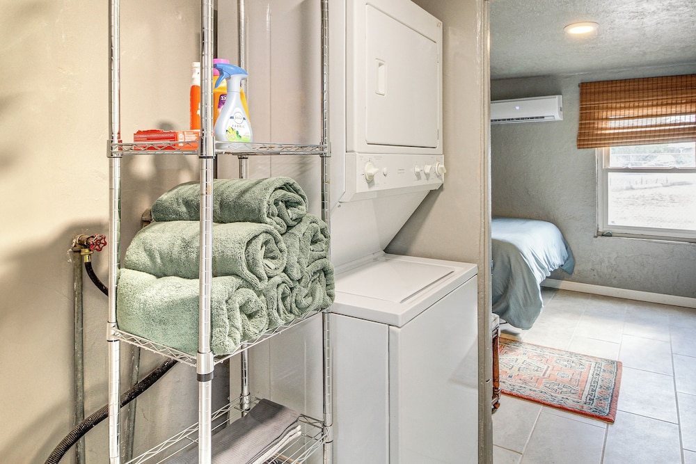3 Mi to Old Town, Fenced Yard: ABQ Abode!
