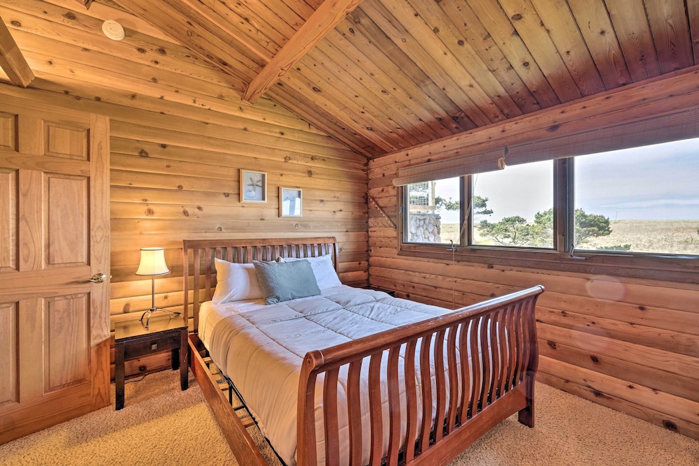 Coastal Oregon Retreat w/ Grill: 11 Mi to Astoria! view 5