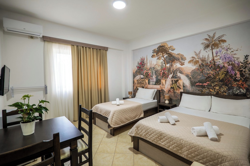 Atlantis Hotel & Apartments