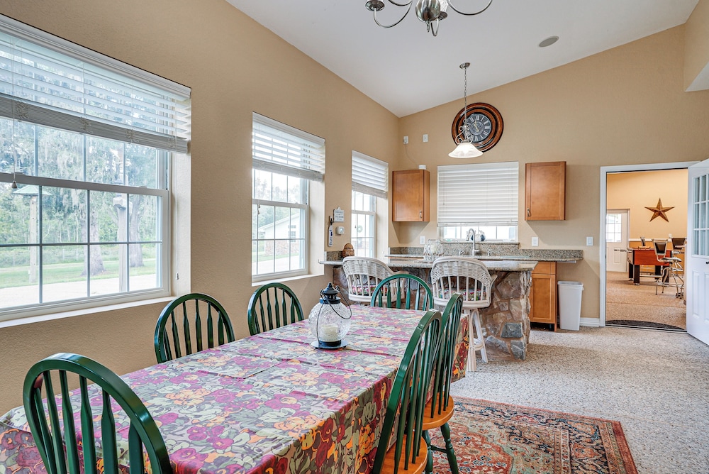 Pet the Sheep! Rural & Spacious Polk City Retreat