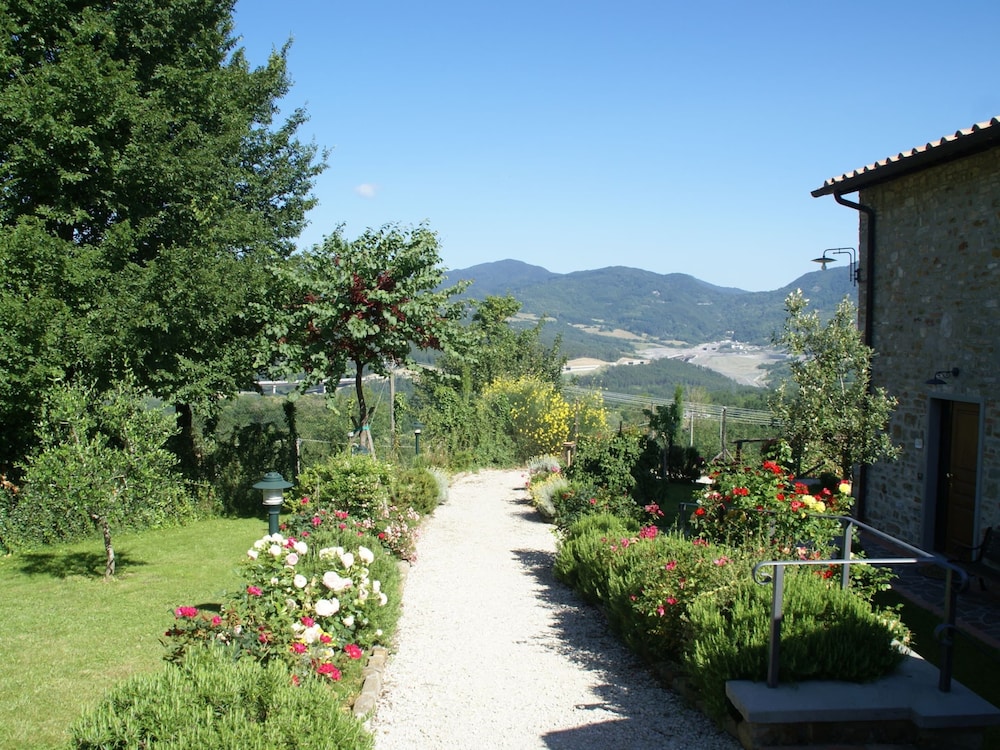 Holiday Home in Montecarelli With Pool photo 2