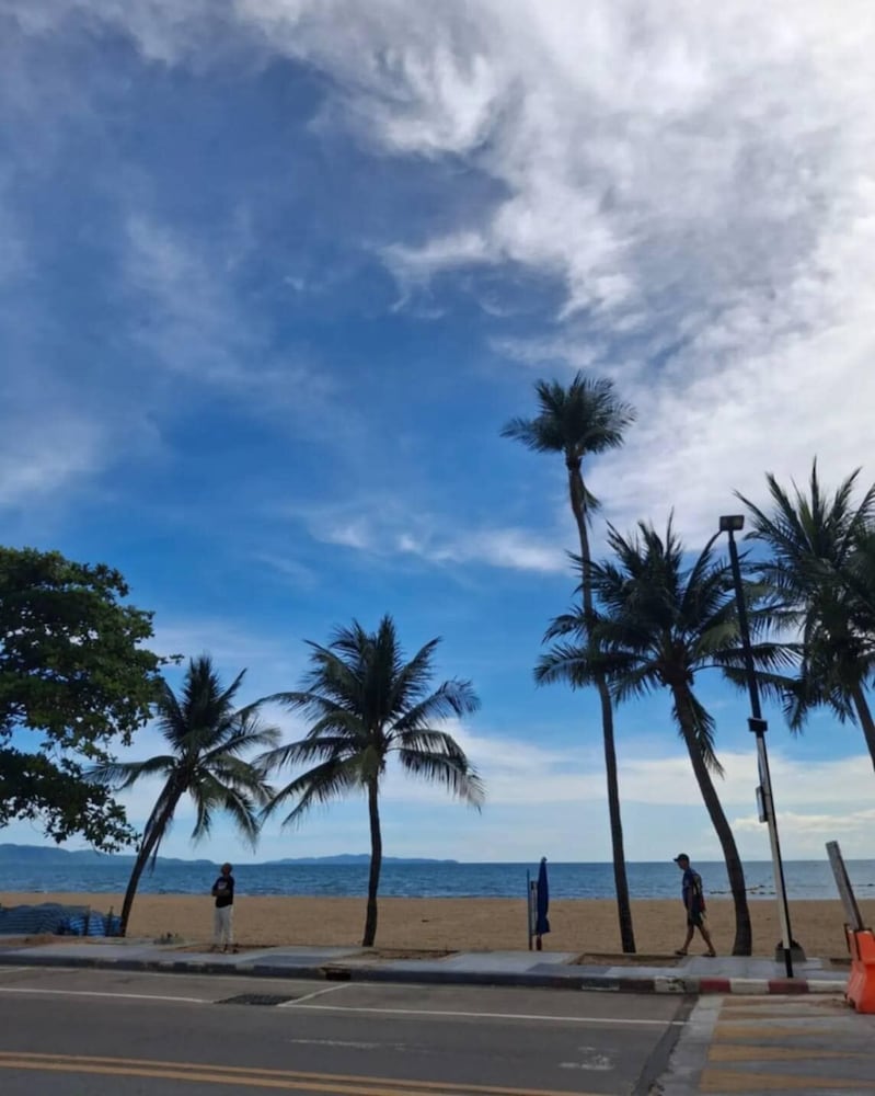 MaHaNa Hostel & Beach Bar Pattaya