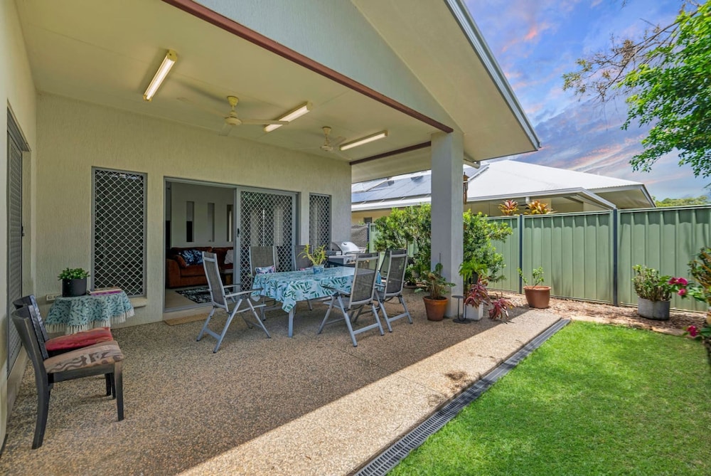 Zen Aqua Vista Workspace BBQ Private Lawn