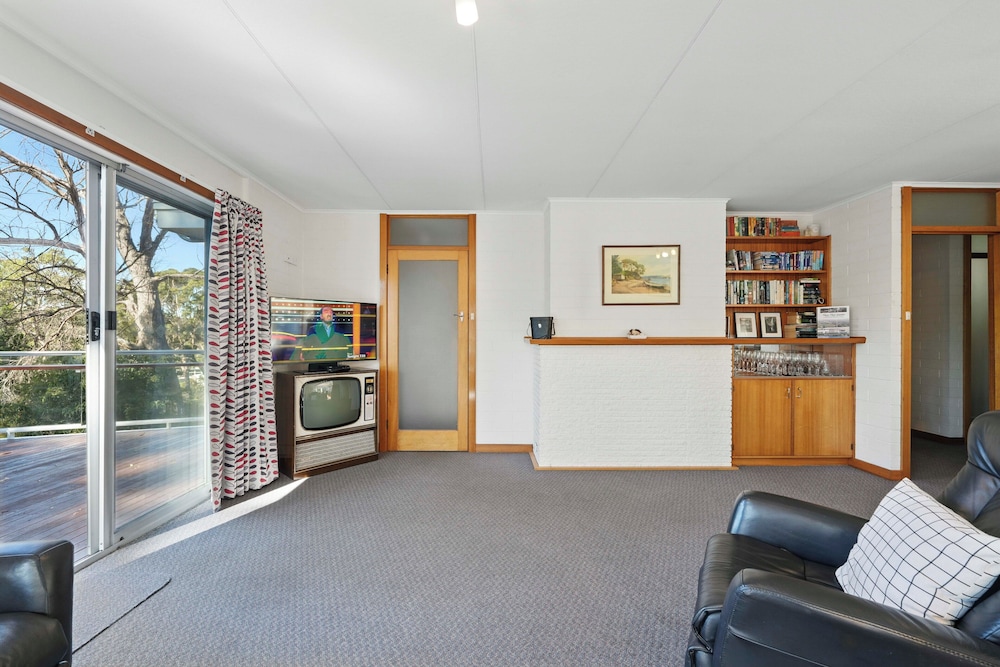 Coningham Beach House - 3 Bedrooms