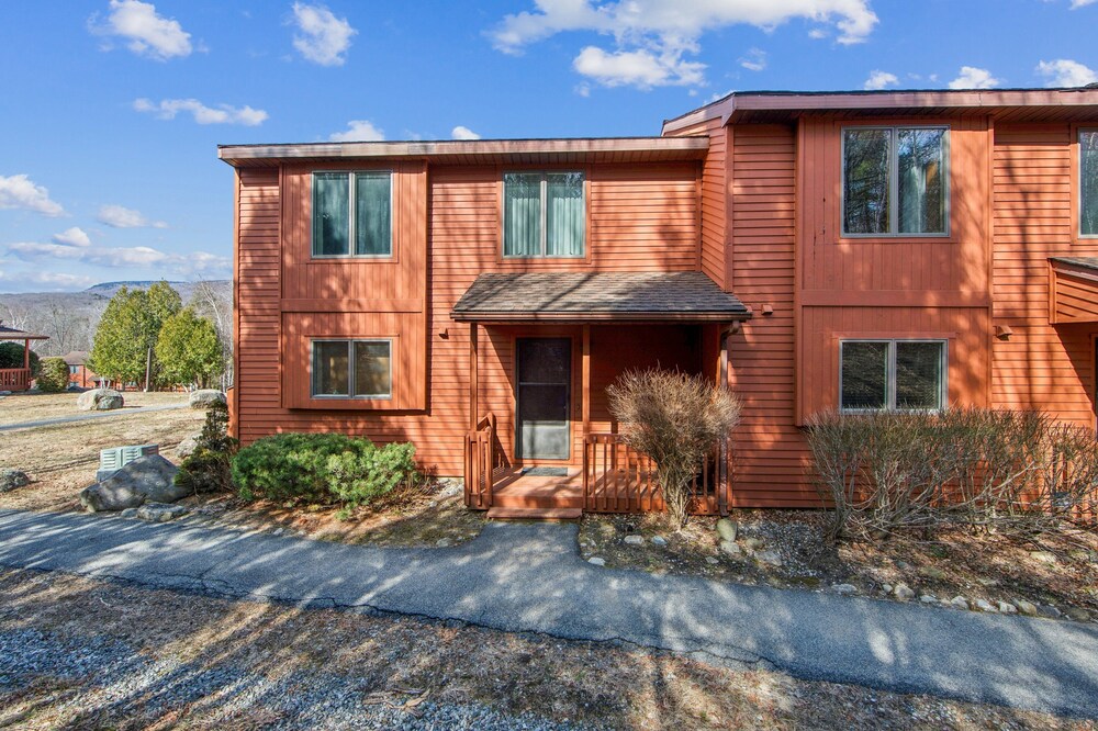 11D - Spacious & Family-Friendly Getaway 3 Bedroom Townhouse by The Summit at Gore Mountain