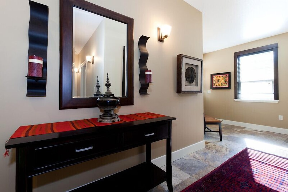 Vernon Vacations - OKeefe's Landing Bed  Breakfast - Property Image 3