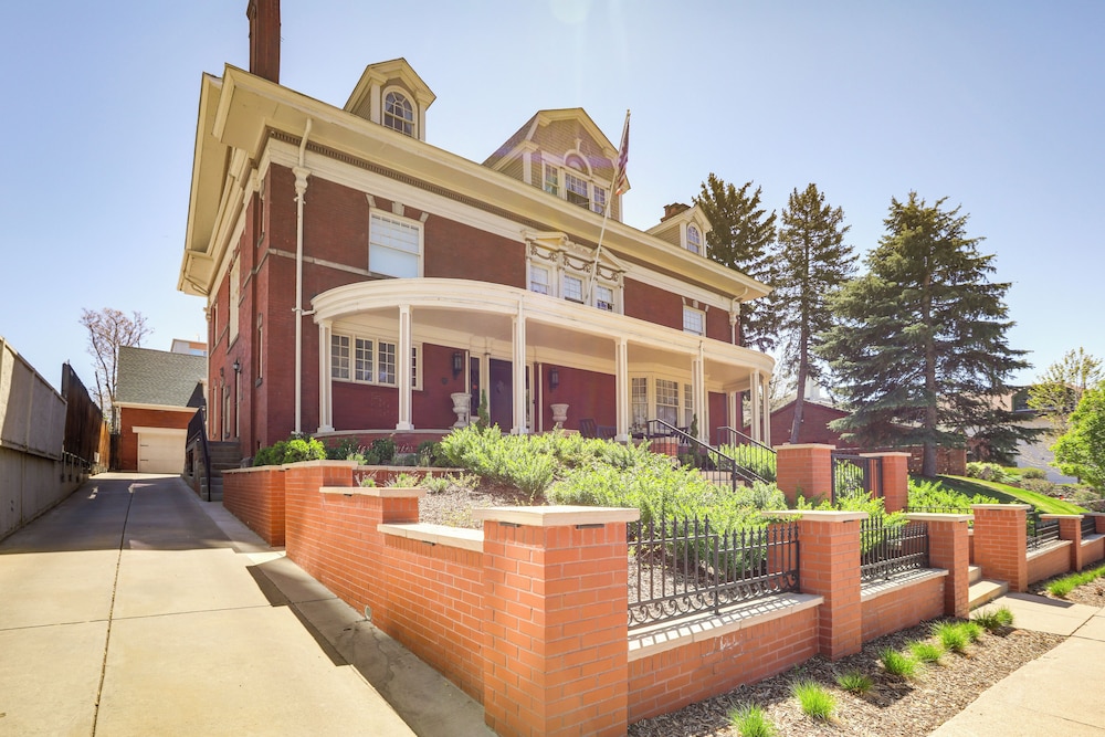 Historic French Consulate in Cap Hill w/ Yard
