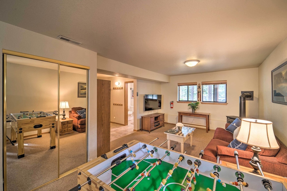 Hot Tub & Deck: Truckee Golf Course Home