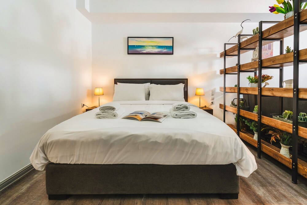 Sanders Home Suites - Inviting Downtown Studio photo 4