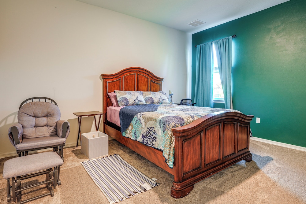 Spacious Home Near Dtwn Psl: Travel Nurses Welcome
