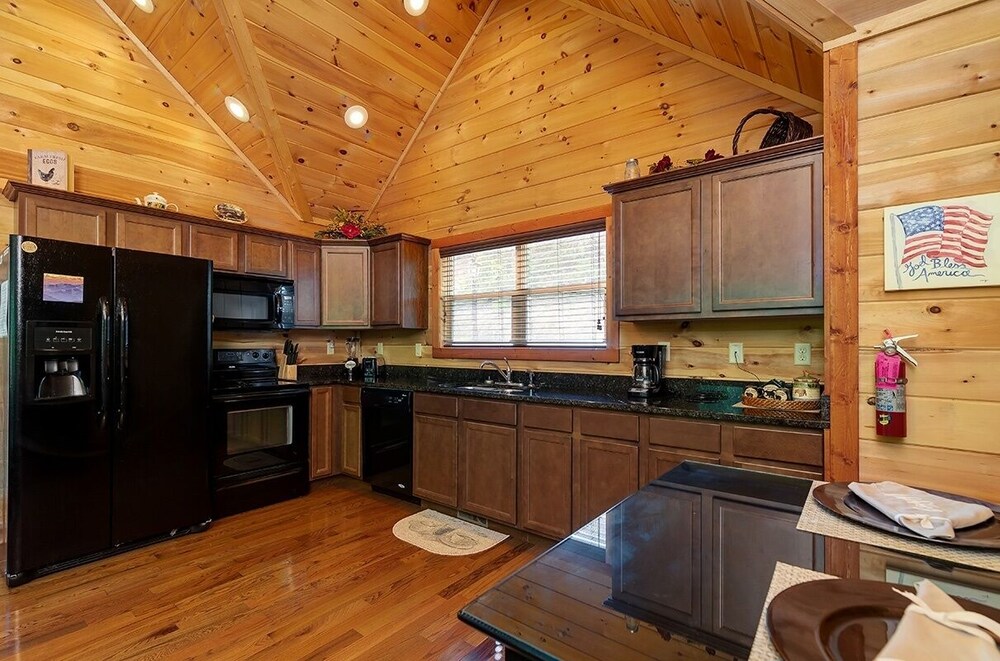 Making Memories - 1 Bedrooms, 1 Baths, Sleeps 4 Home by RedAwning