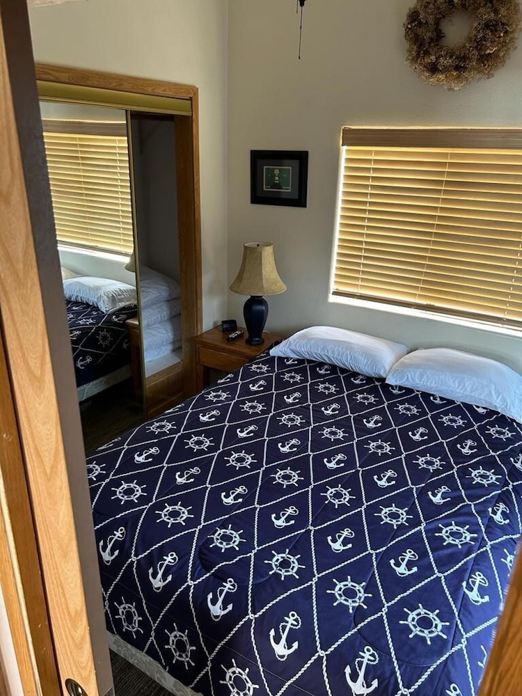 Oceanfront Cabin 3 w Jacuzzi Impressive Views