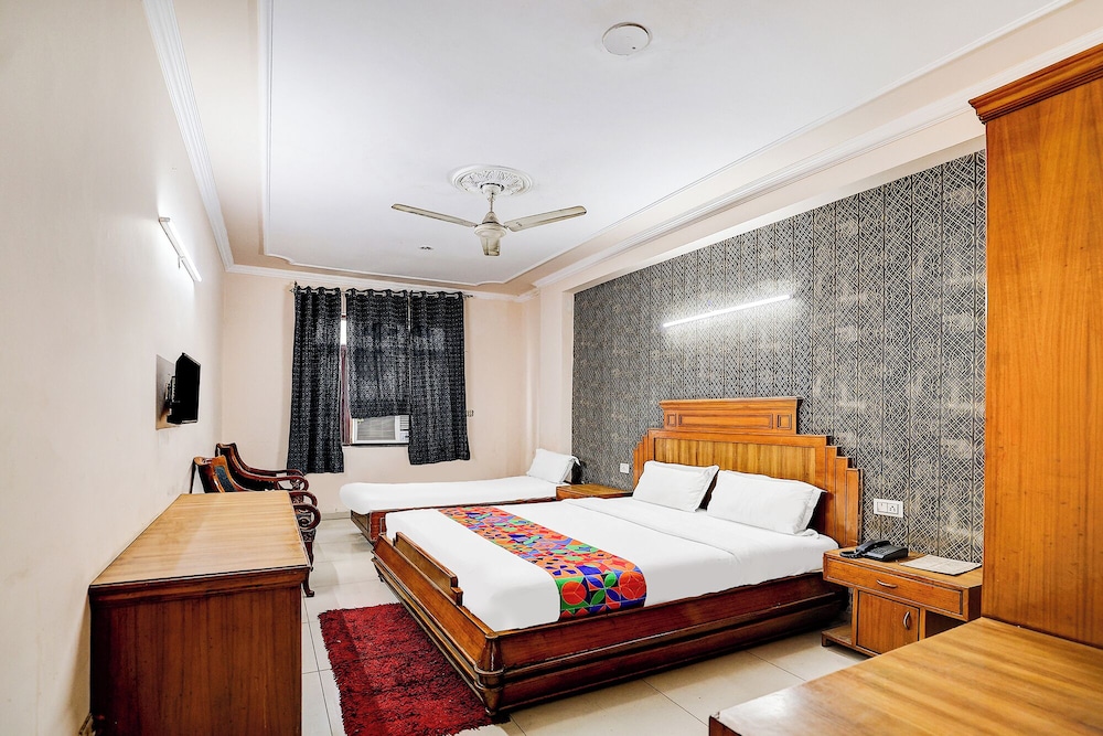 Fabhotel Gold Palace