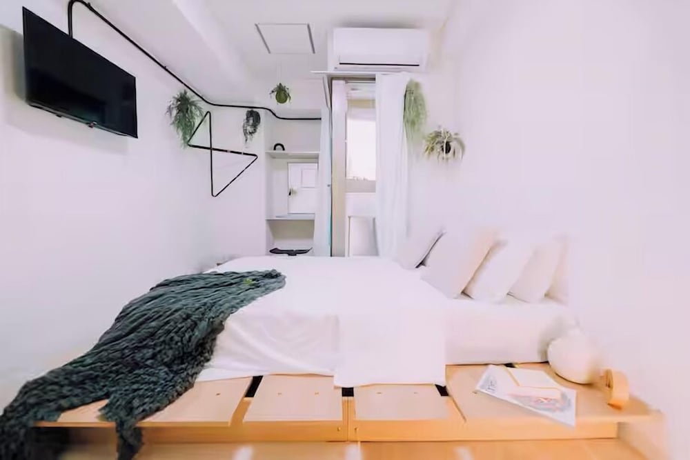 Minimalist Loft 1002